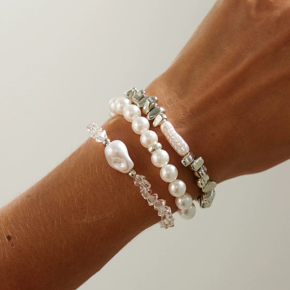 Vintage-Inspired Faux Pearl Beaded Bracelet